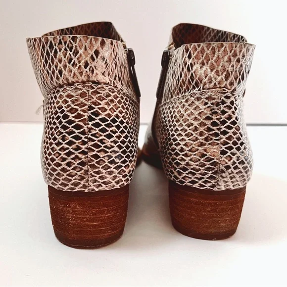 Gianni Bini Light Tan Snakeskin Ankle Booties Womens 8 Low Heel Boots - Picture 7 of 14